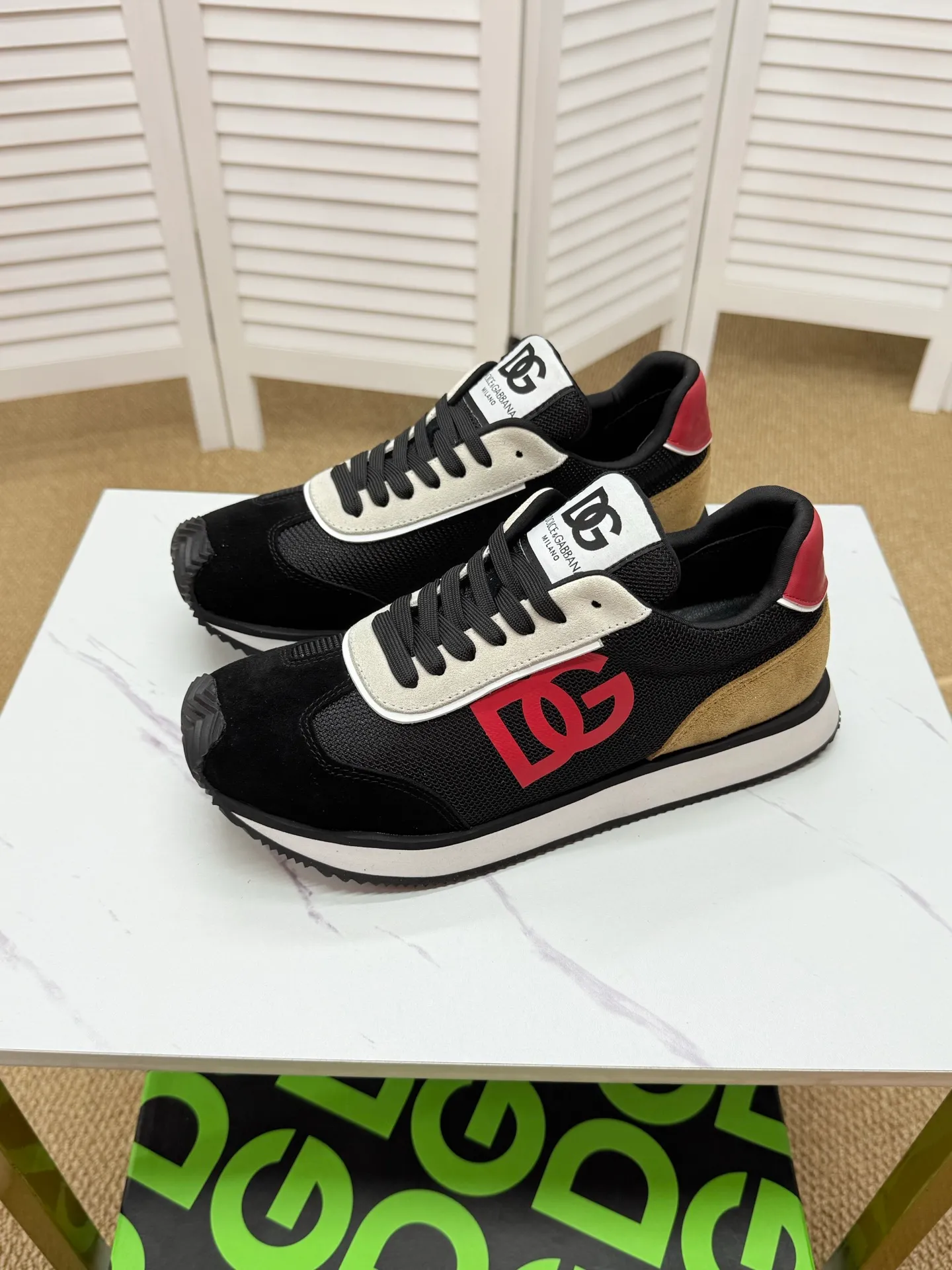 Men's clothing and shoes 250. The latest sports and casual shoes for couples (DG) are fashionable and versatile, and can add luster to various looks. Create an exquisite design with unique dynamic vitality and modern atmosphere, showing modern elegance. Size: 36-46 (45 and 46 are custom-made and cannot be returned or exchanged) Se